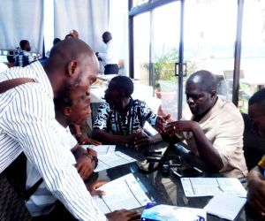 dr emmanuel urey of landesa having a press talk with some journalists during the land rights act messaging workshop held in monrovia